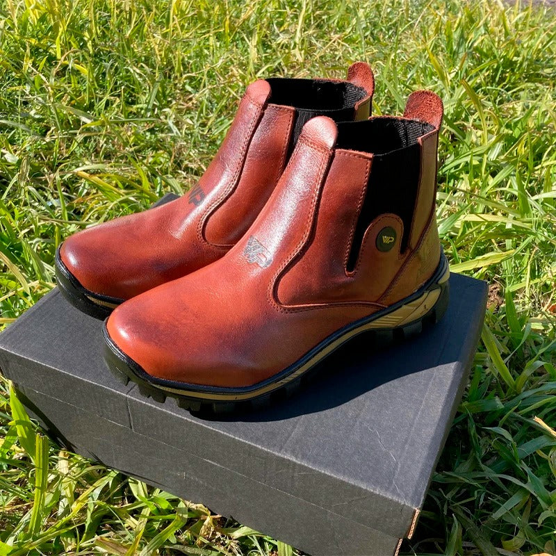 Kit Bota Masculina Adventure em Couro Legítimo e Palmilha Ortopédica +BRINDES: Chapéu, Cinto, Faca, Carteira e Copo